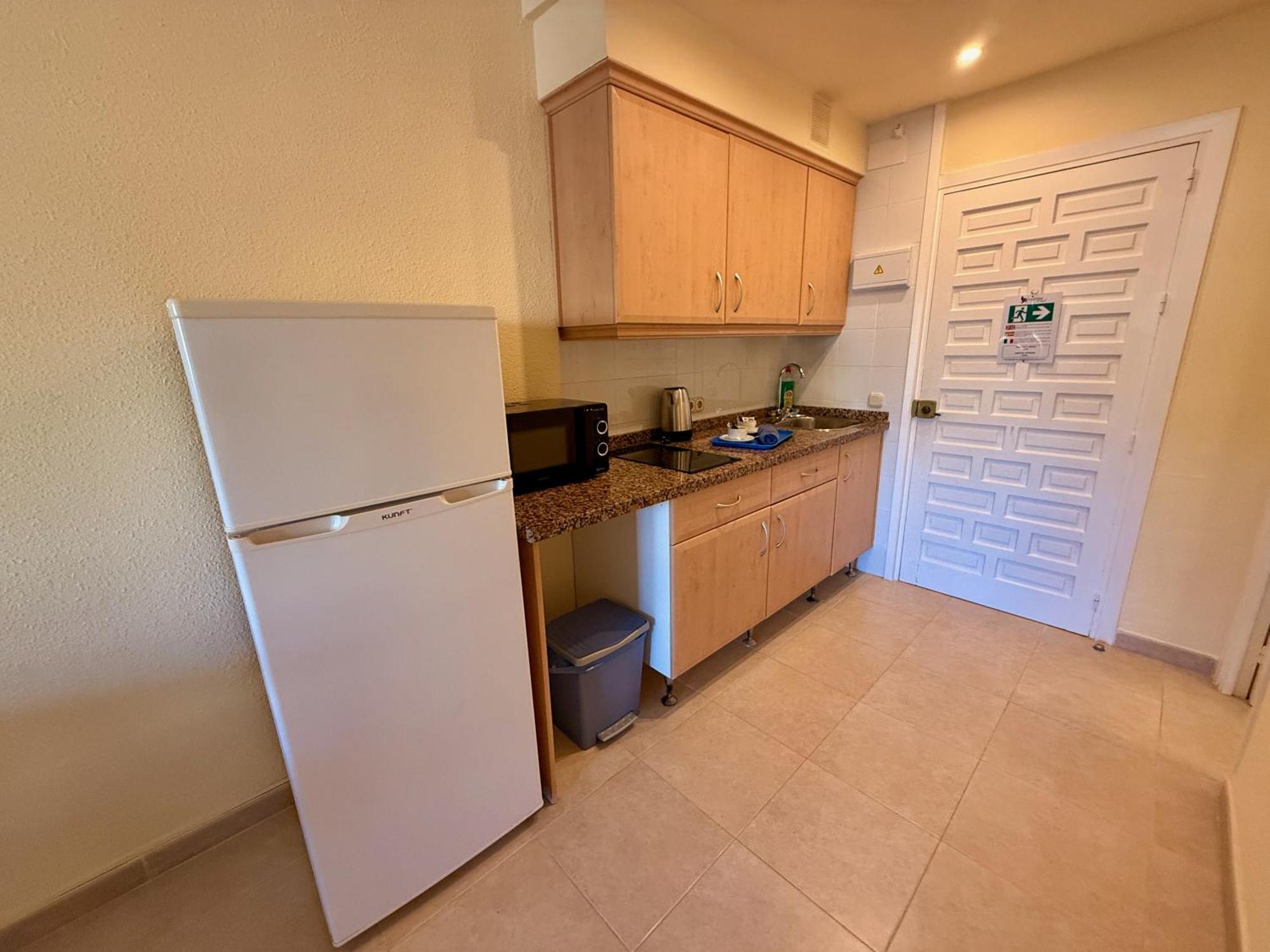 Kingfisher Apartments Benal Beach 베날마데나코스타 외부 사진
