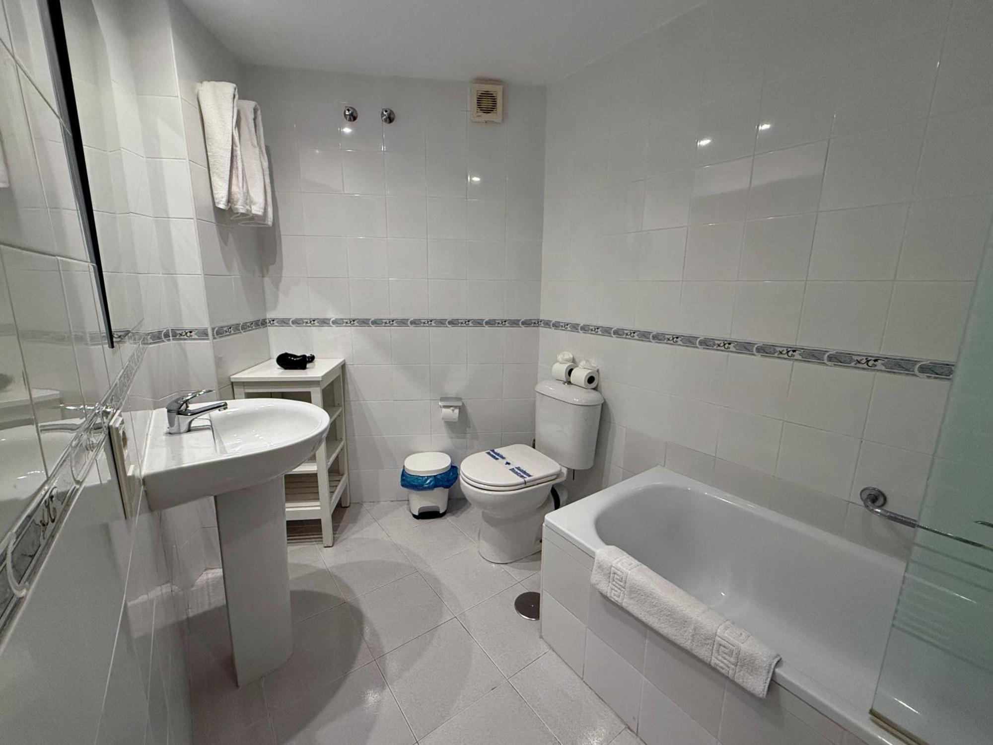 Kingfisher Apartments Benal Beach 베날마데나코스타 외부 사진