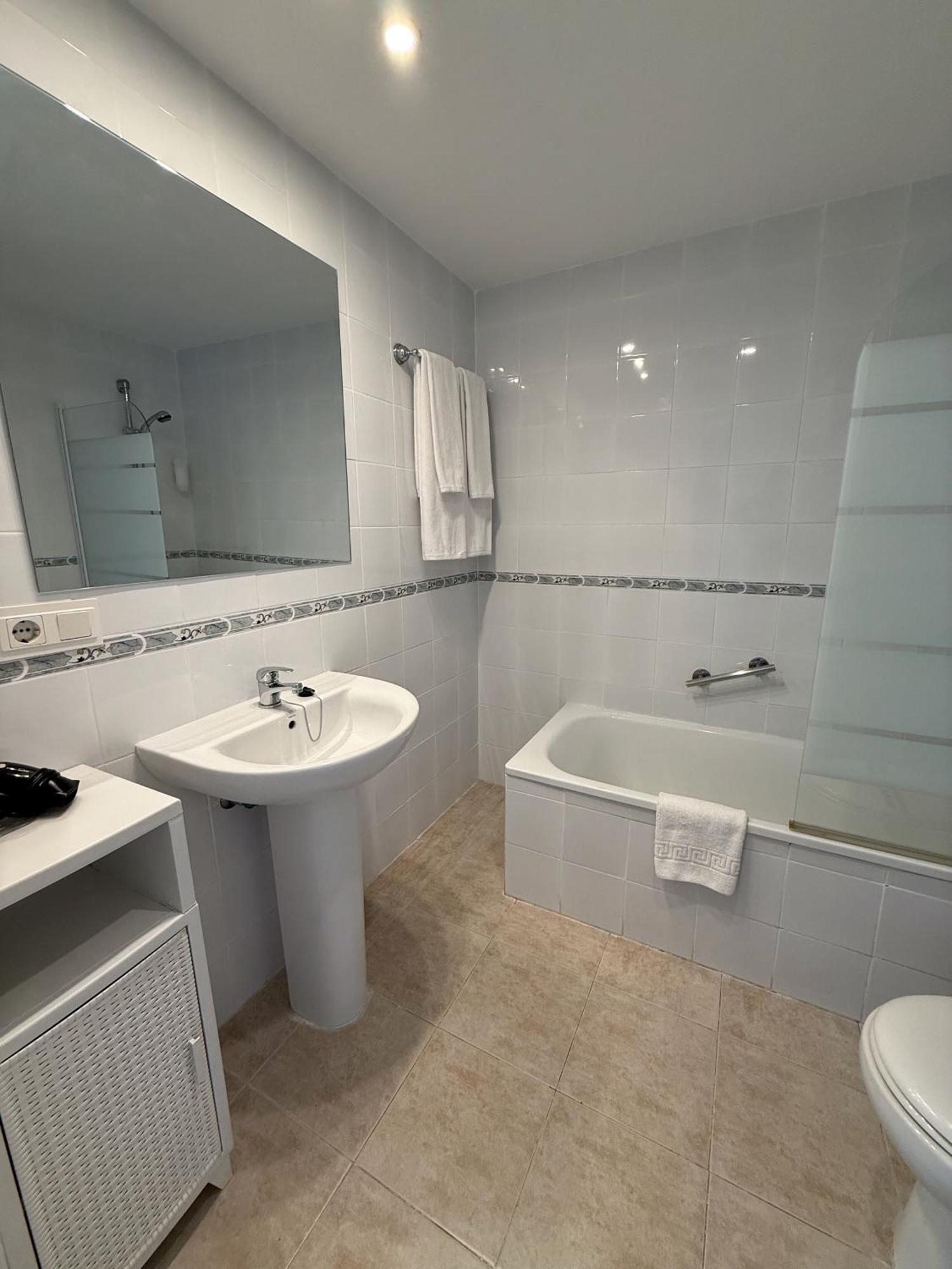 Kingfisher Apartments Benal Beach 베날마데나코스타 외부 사진