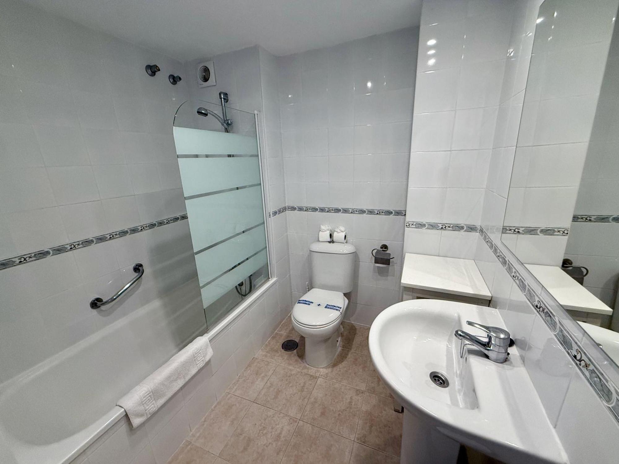 Kingfisher Apartments Benal Beach 베날마데나코스타 외부 사진